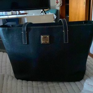 Dooney and Bourke shoulder bag black